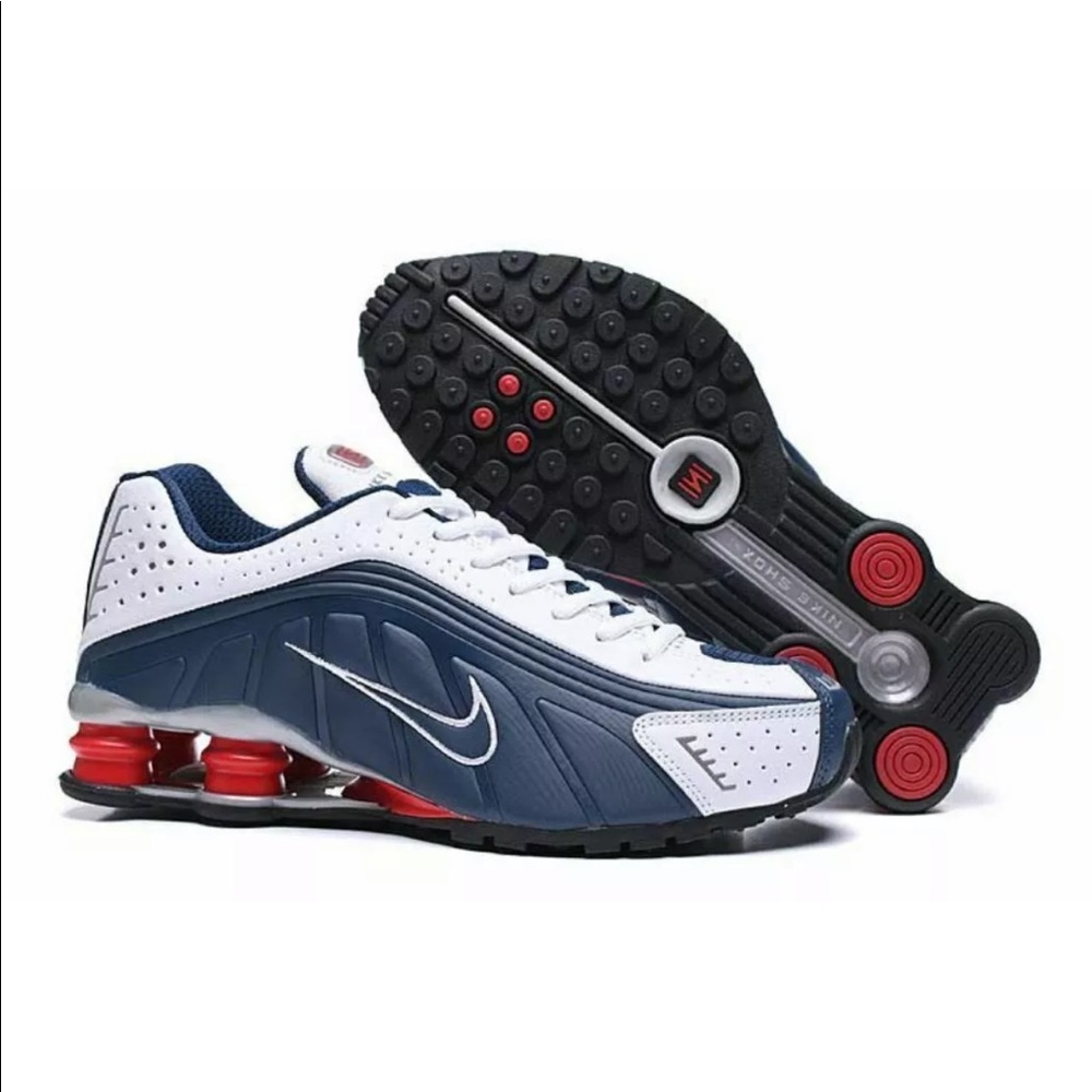 Nike Shox R4 Men’s shoes. NWOB!